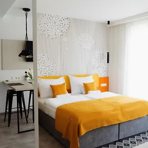 Hotel Riva, Segedyn