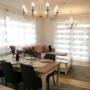 White Vintage Park View Apartament Viena